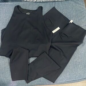 Workout 2-piece set. Crop top and leggings.